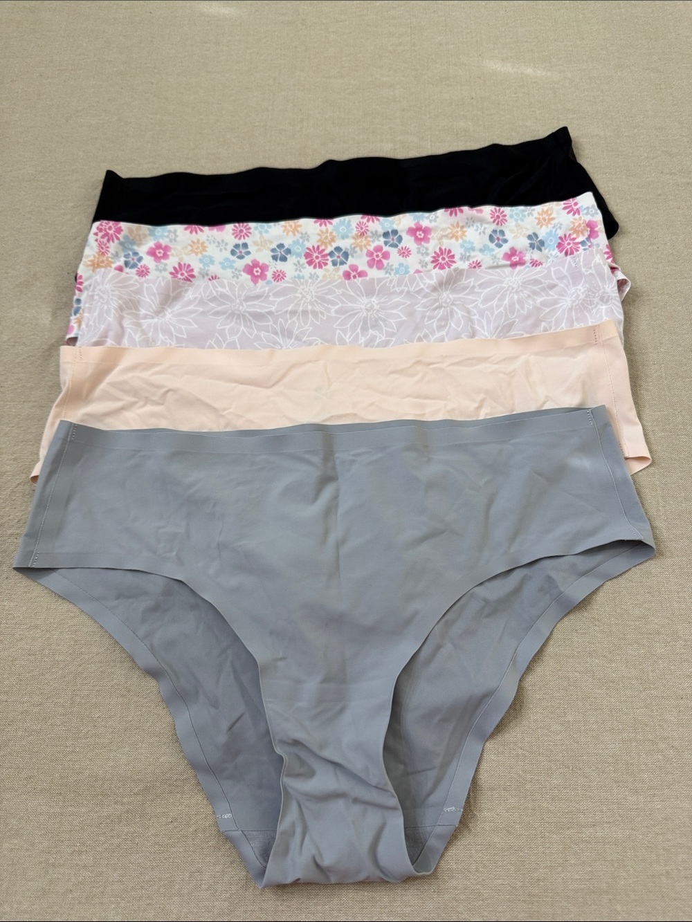 SO Intimates Seamless Cheeky Panty Bundle Size Large NWOT 5 Pair